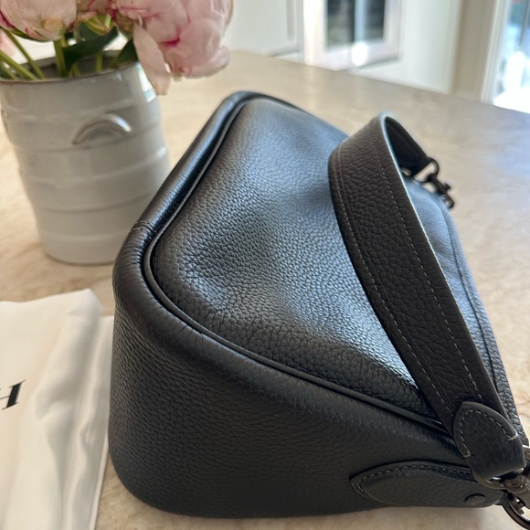 Cary Pebble Leather Crossbody Shoulder Bag - Black - Picture 11 of 14